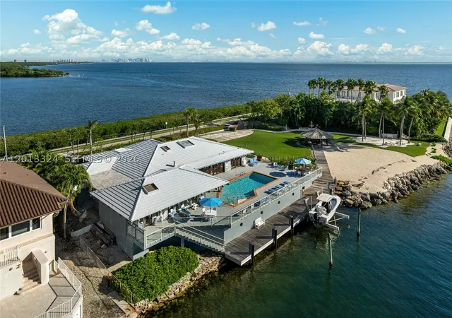Photo 1 of Land for sale at 720 Lugo Ave, Coral Gables, FL 33156 | MLS# A12013324 | Listing updated on 2026-09-11