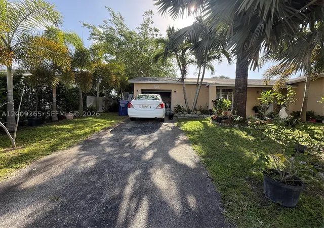 Photo 2 of Single family home for sale at 25835 Sw 131st Ct, Homestead, FL 33032 | MLS# A12009365 | Listing updated on 2026-09-02