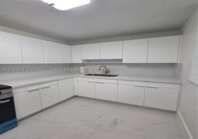 Listing Photo 4 - Condo for sale in building located at 14830 Naranja Lakes Blvd, Miami, FL 33032 - Unit #A2R