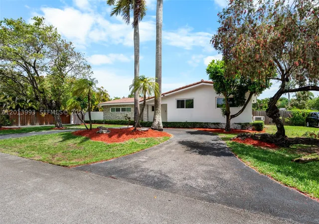 Photo 3 of Single family home for sale at 12425 Sw 91st Ave, Miami, FL 33176 | MLS# A12013993 | Listing updated on 2026-09-13