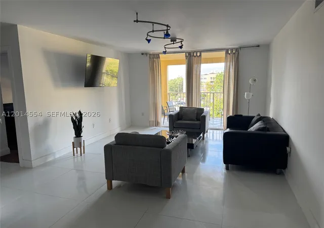 Listing Photo 1 - Condo for sale in building located at 19555 E Country Clb Dr, Aventura, FL 33180 - Unit #8507