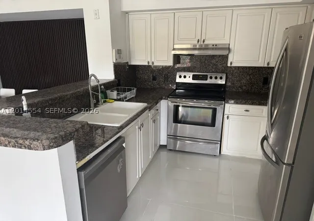 Listing Photo 5 - Condo for sale in building located at 19555 E Country Clb Dr, Aventura, FL 33180 - Unit #8507