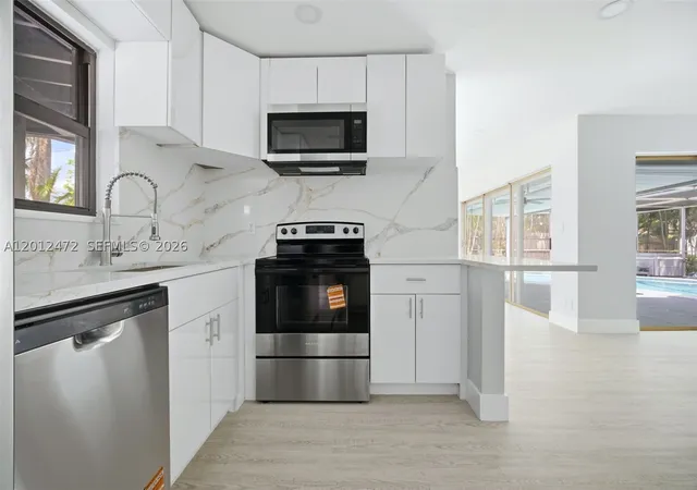 Photo 3 of Sale Pending at 1930 Nw 33Rd St, Oakland Park, FL 33309 | MLS# A12012472 | Listing updated on 2026-09-16