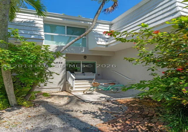 Photo 2 of Townhouse for sale at 232 Sea View Dr #108, Key Biscayne, FL 33149 | MLS# A12014166 | Listing updated on 2026-10-06