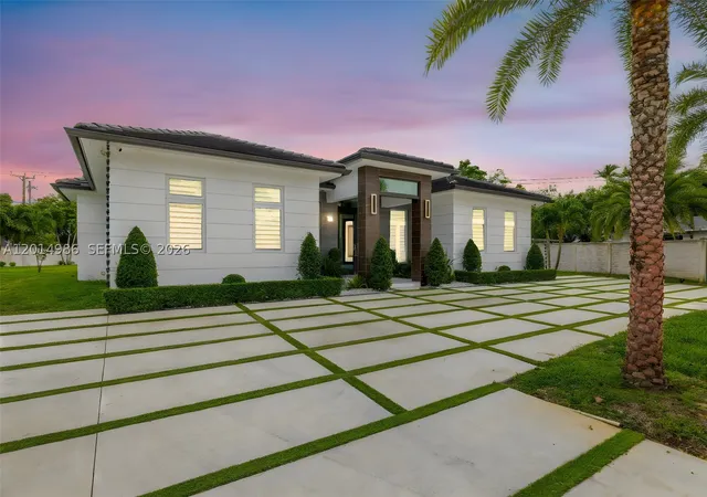 Photo 1 of Single family home for sale at 5815 Sw 107th Pl, Miami, FL 33173 | MLS# A12014986 | Listing updated on 2026-09-30