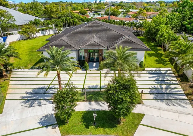Photo 3 of Single family home for sale at 5815 Sw 107th Pl, Miami, FL 33173 | MLS# A12014986 | Listing updated on 2026-09-30