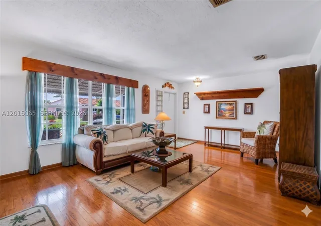Photo 3 of Single family home for sale at 4605 Nw 47th Ct, Tamarac, FL 33319 | MLS# A12015065 | Listing updated on 2026-08-26