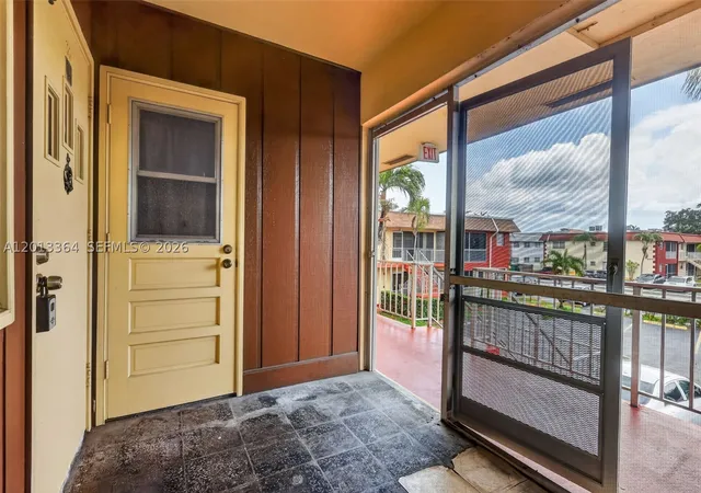 Listing Photo 5 - Condo for sale in building located at 2040 Nw 81St Ave, Pembroke Pines, FL 33024 - Unit #122