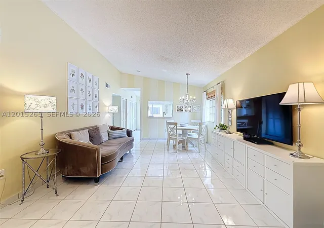 Listing Photo 4 - Condo for sale at Lago Lindo Townvillas, Unit 902 6466 Sw 130Th Pl, Lago Lindo Townvillas, Miami, FL 33183 | Built Year: 1999-2001