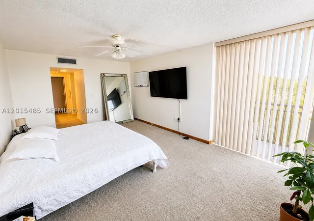 Listing Photo 4 - Condo for sale in building located at 3375 N Country Clb Dr, Miami, FL 33180 - Unit #407