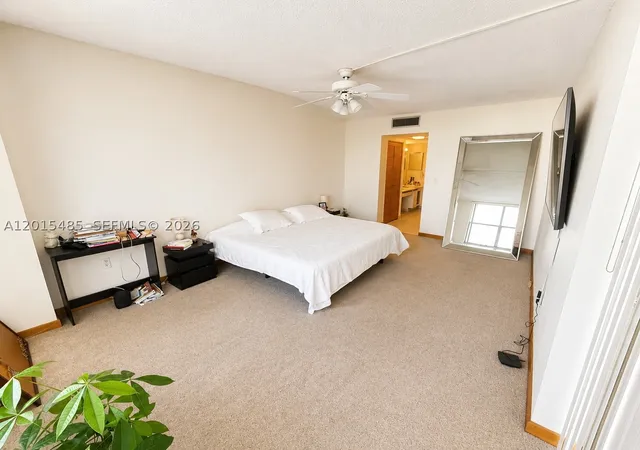 Listing Photo 5 - Condo for sale in building located at 3375 N Country Clb Dr, Miami, FL 33180 - Unit #407