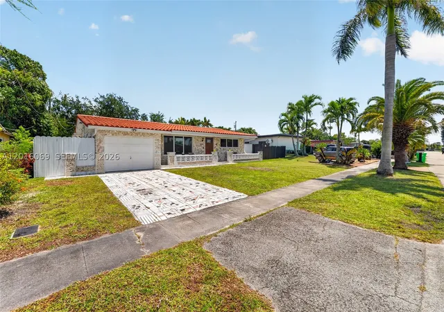 Photo 3 of Single family home for sale at 2620 Nw 89th Ave, Sunrise, FL 33322 | MLS# A12016069 | Listing updated on 2026-08-27