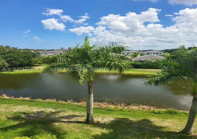 Listing Photo 3 - Condo for sale in building located at 3640 Whitehall Dr, West Palm Beach, FL 33401 - Unit #406