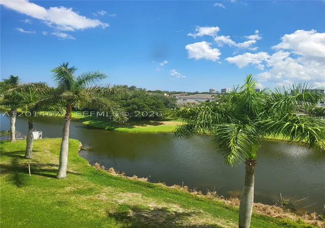 Listing Photo 4 - Condo for sale in building located at 3640 Whitehall Dr, West Palm Beach, FL 33401 - Unit #406