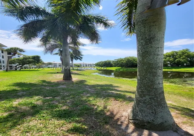 Listing Photo 5 - Condo for sale in building located at 3640 Whitehall Dr, West Palm Beach, FL 33401 - Unit #406