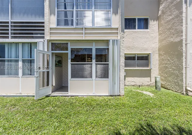 Listing Photo 5 - Condo for sale in building located at 2831 E Sunrise Lakes Dr, Sunrise, FL 33322 - Unit #105