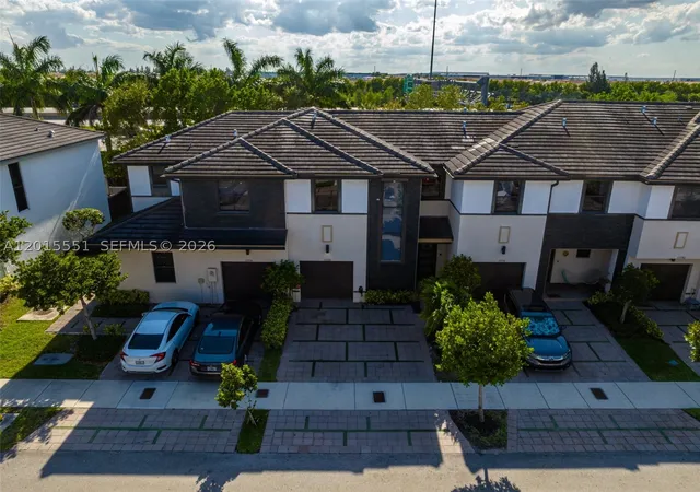 Photo 3 of Townhouse for sale at 15776 Nw 91st Ct, Miami Lakes, FL 33018 | MLS# A12015551 | Listing updated on 2026-09-08