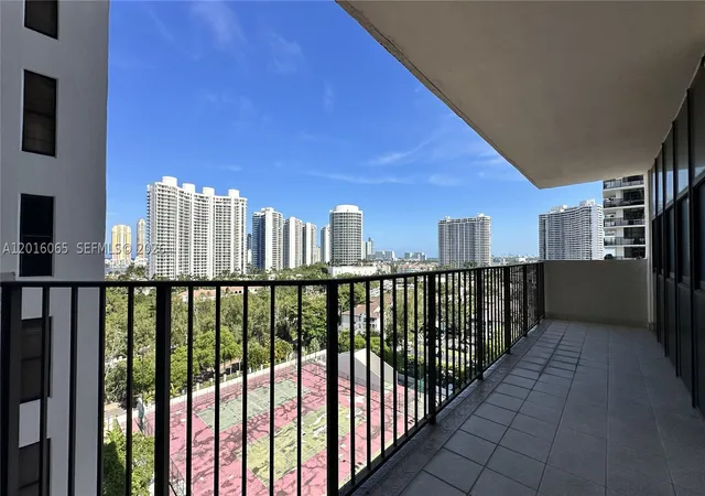 Listing Photo 4 - Condo for sale in building located at 18181 Ne 31St Ct, Aventura, FL 33160 - Unit #1408