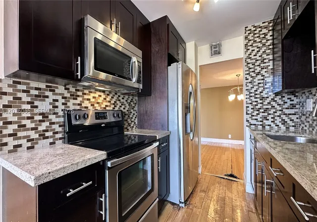 Listing Photo 5 - Condo for sale in building located at 18181 Ne 31St Ct, Aventura, FL 33160 - Unit #1408