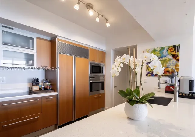 Condo for sale at 400 Alton Rd #1709, Miami Beach, FL 33139 | MLS# A12017095 | Listing updated on 2026-09-05