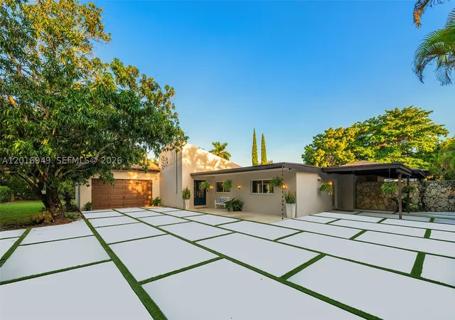 Photo 2 of Single family home for sale at 7650 Sw 128th St, Pinecrest, FL 33156 | MLS# A12016949 | Listing updated on 2026-10-03