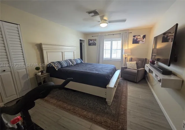 Photo 3 of Townhouse for sale at 19 Chestnut Cir, Hollywood, FL 33026 | MLS# A12017288 | Listing updated on 2026-09-12