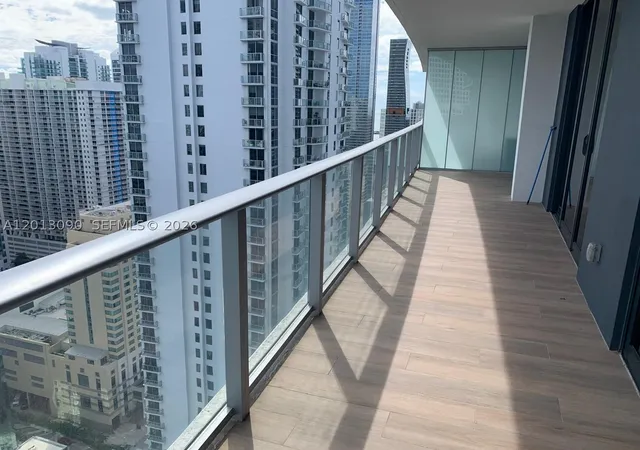 Listing Photo 5 - Condo for sale in building located at 1010 Brickell Ave, Miami, FL 33131 - Unit #3704