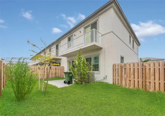 Townhouse for sale at 725 Se 14Th Ct, Homestead, FL 33034 | MLS# A12017689