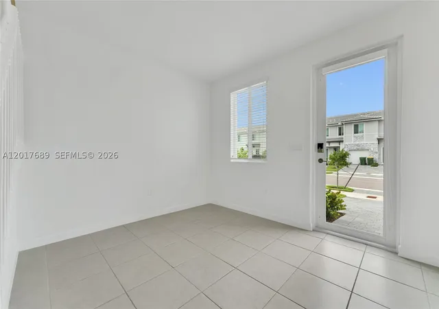 Photo 3 of Townhouse for sale at 725 Se 14th Ct, Homestead, FL 33034 | MLS# A12017689 | Listing updated on 2026-09-10