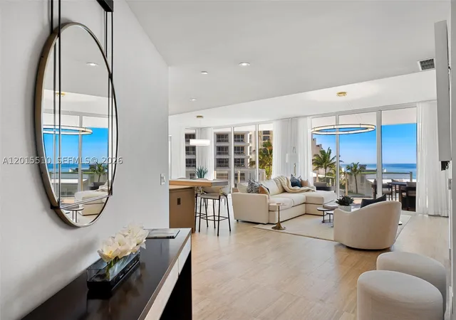 Listing Photo 3 - Condo for sale in building located at 525 N Fort Lauderdale Bch Blvd, Fort Lauderdale, FL 33304 - Unit #702