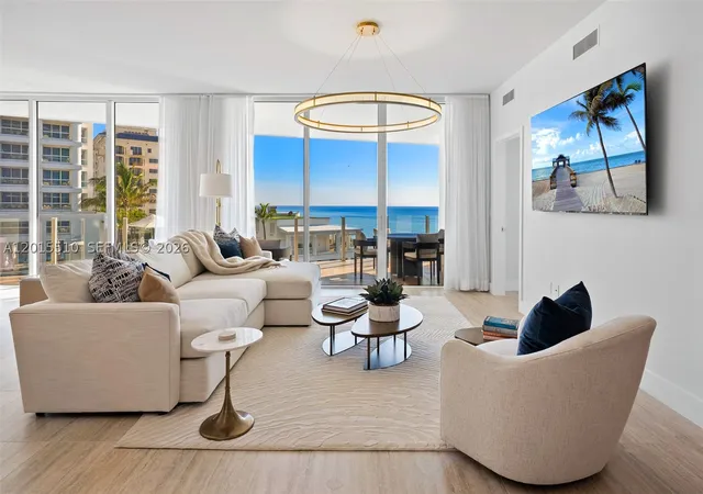 Listing Photo 4 - Condo for sale in building located at 525 N Fort Lauderdale Bch Blvd, Fort Lauderdale, FL 33304 - Unit #702