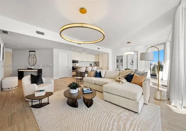 Listing Photo 5 - Condo for sale in building located at 525 N Fort Lauderdale Bch Blvd, Fort Lauderdale, FL 33304 - Unit #702