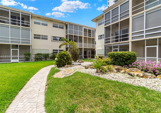 Listing Photo 1 - Condo for sale in building located at 2600 Diana Dr, Hallandale Beach, FL 33009 - Unit #119