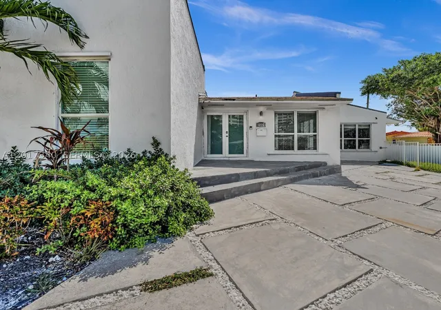 Photo 2 of Single family home for sale at 2001 Ne 122nd Rd, North Miami, FL 33181 | MLS# A12017340 | Listing updated on 2026-09-03