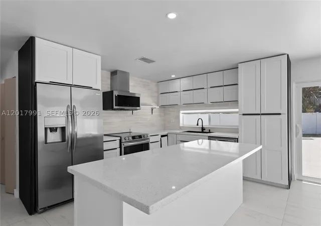 Photo 3 of Single family home for sale at 421 S 56th Ter, Hollywood, FL 33023 | MLS# A12017991 | Listing updated on 2026-09-05