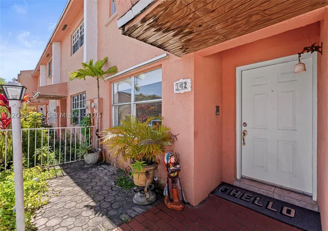 Photo 3 of Townhouse for sale at 100 Sw 110th Ave #142, Miami, FL 33174 | MLS# A12018353 | Listing updated on 2026-09-10