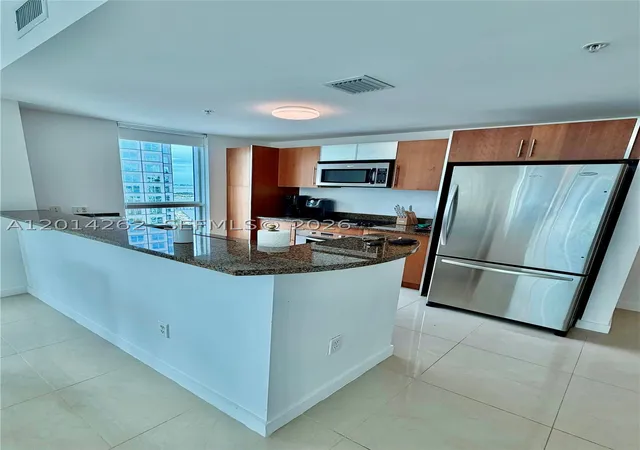 Photo 3 of Condo for sale at 300 S Biscayne Blvd #T-3701, Miami, FL 33131 | MLS# A12014262 | Listing updated on 2026-09-10