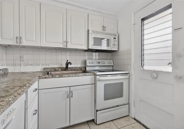 Photo 3 of Sale Pending at 2905 Point East Dr #L311, Aventura, FL 33160 | MLS# A12016634 | Listing updated on 2026-09-11