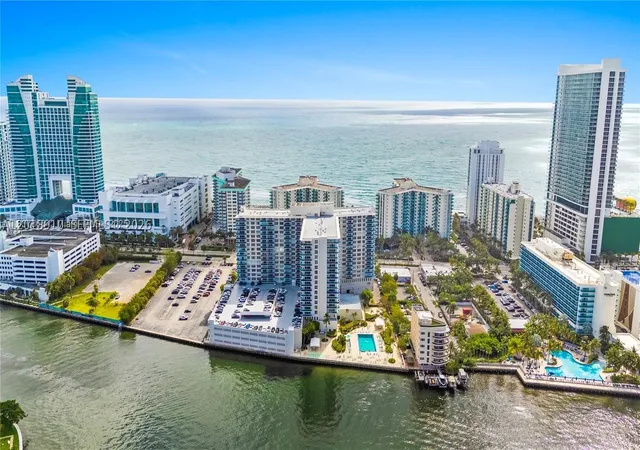 Photo 4 of Condo for sale at 3800 S Ocean Dr #1114, Hollywood, FL 33019 | MLS# A12018910 | Listing updated on 2026-08-31
