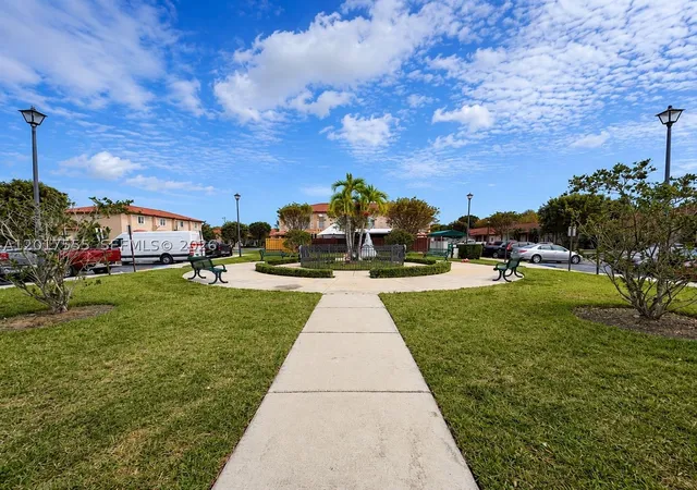 Listing Photo 2 - Condo for sale at Cazadores, Unit 17184 Sw 138Th Ct, Cazadores, Miami, FL 33177 | Built Year: 2001-2004