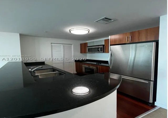 Photo 3 of Condo for sale at 300 S Biscayne Blvd #T-1606, Miami, FL 33131 | MLS# A12018950 | Listing updated on 2026-09-10