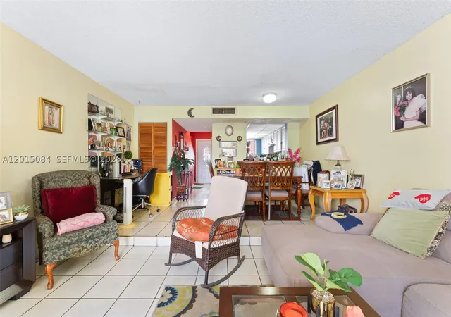 Listing Photo 5 - Condo for sale in Laguna Club Condominium located at 606 Nw 107Th Ave, Miami, FL 33172 - Unit #9B