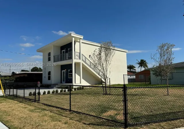 Photo 4 of Sale Pending at 526 Nw 6Th St, Hallandale Beach, FL 33009 | MLS# A12019066 | Listing updated on 2026-09-29