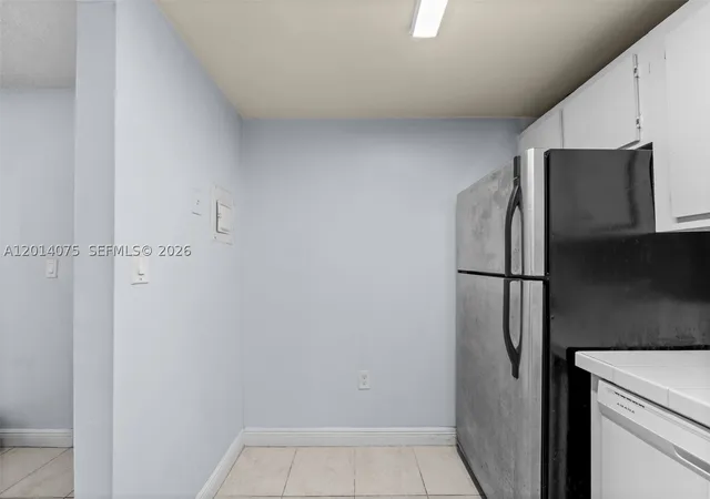Listing Photo 5 - Condo for sale in building located at 5112 Nw 79Th Ave, Miami, FL 33166 - Unit #204