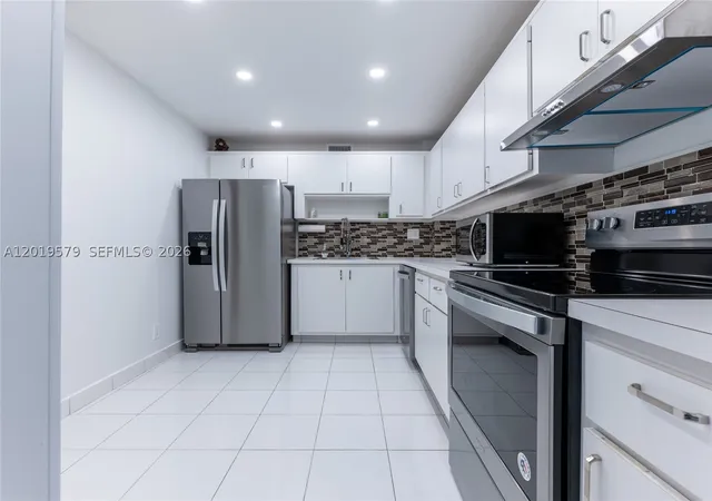 Photo 2 of Condo for sale at 500 Three Islands Blvd #1110, Hallandale Beach, FL 33009 | MLS# A12019579 | Listing updated on 2026-10-03