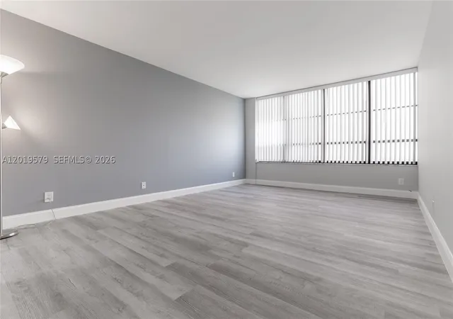 Listing Photo 4 - Condo for sale in building located at 500 Three Islands Blvd, Hallandale Beach, FL 33009 - Unit #1110