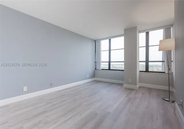 Listing Photo 5 - Condo for sale in building located at 500 Three Islands Blvd, Hallandale Beach, FL 33009 - Unit #1110