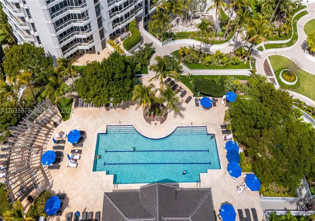 Photo 3 of Condo for sale at 21055 Yacht Club Dr #1707, Ojus, FL 33180 | MLS# A12015978 | Listing updated on 2026-09-07