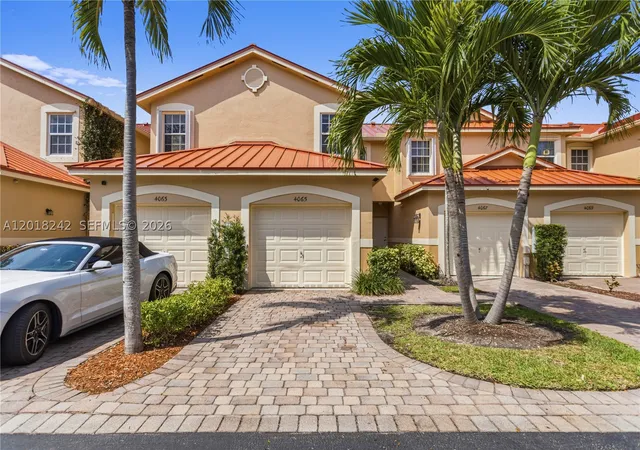 Photo 2 of Townhouse for sale at 4065 Crystal Lake Dr, Deerfield Beach, FL 33064 | MLS# A12018242 | Listing updated on 2026-09-09