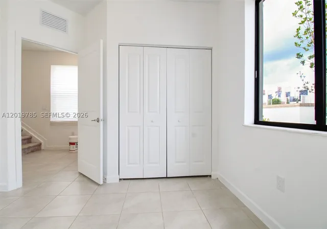 Photo 4 of House for sale at 21035 Ne 8Th Ave, Miami, FL 33179 | MLS# A12019785 | Listing updated on 2026-09-10